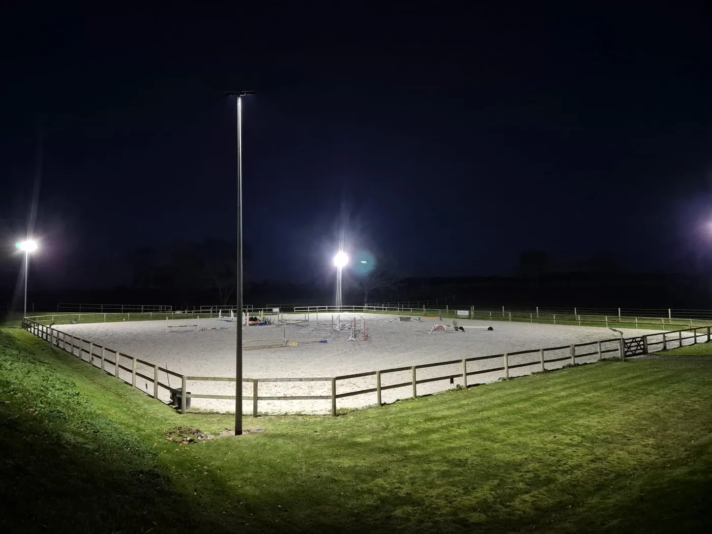 Carrière de l'Écurie du Bodoage éclairée de nuit